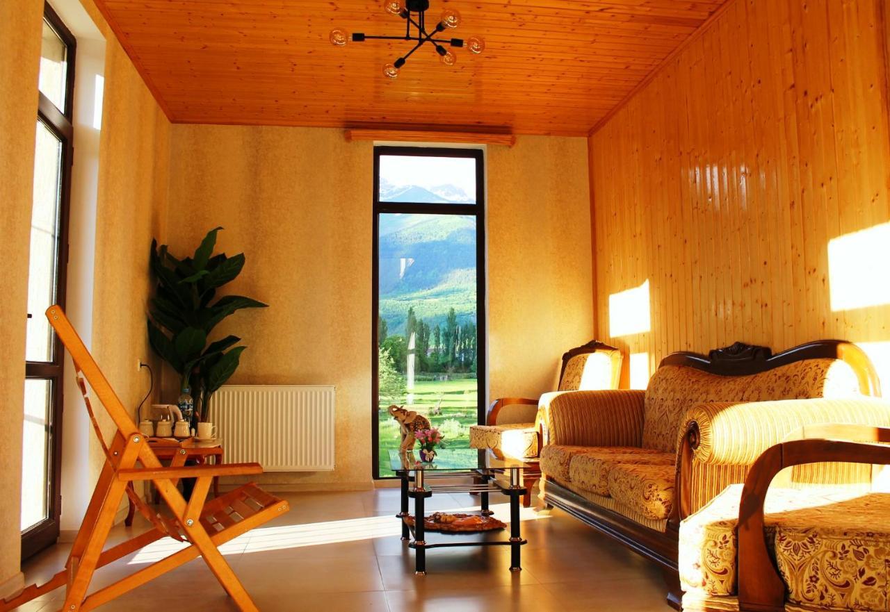 Hotel Marliza Mestia Luaran gambar