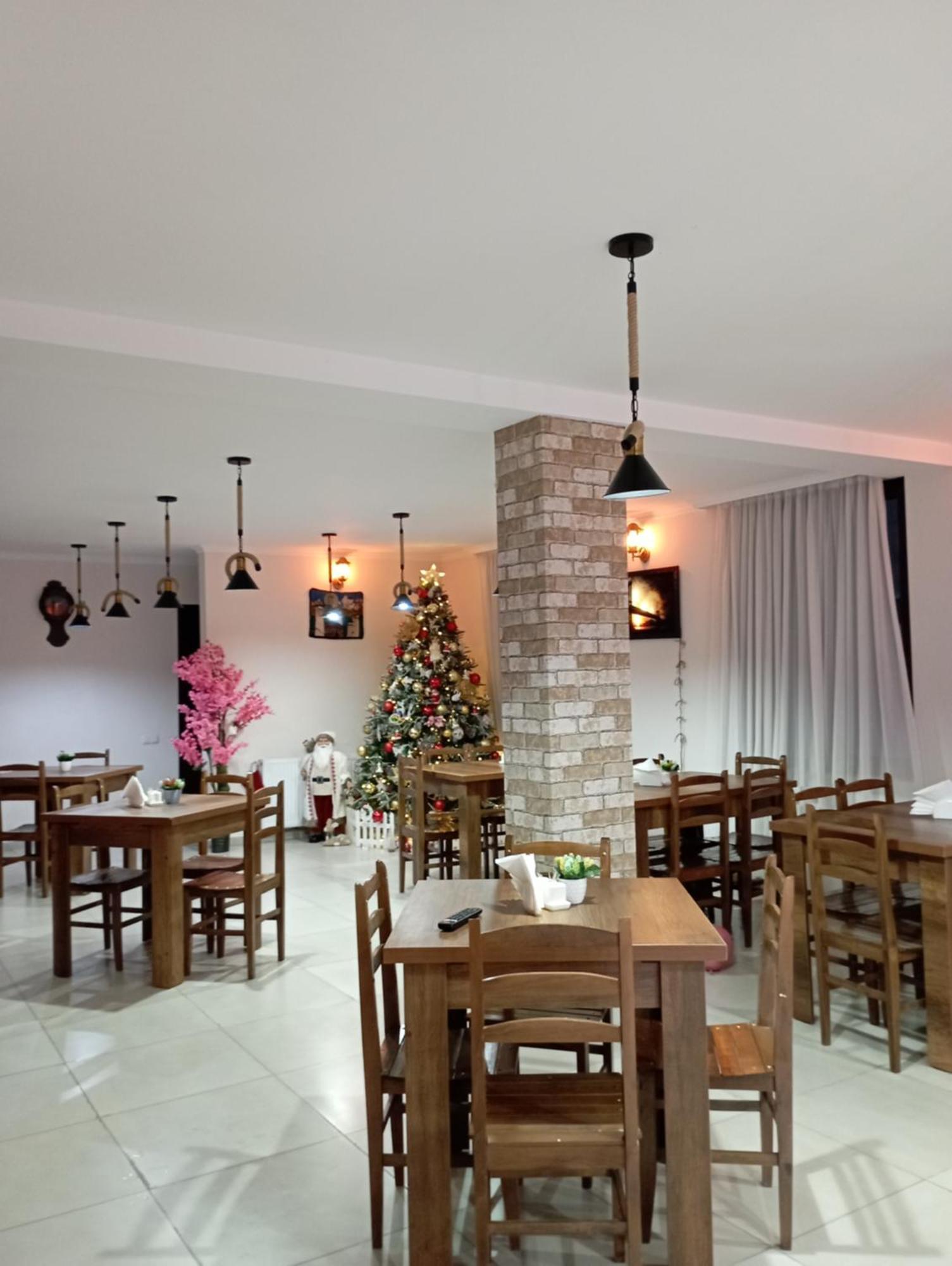 Hotel Marliza Mestia Luaran gambar